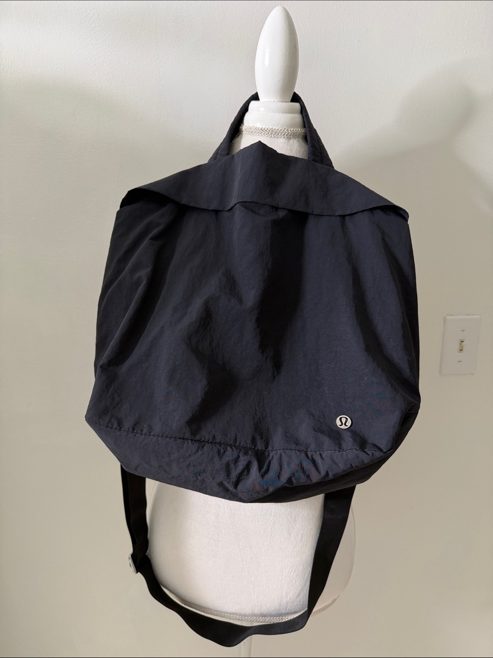 Lululemon athletica Black Nylon Tote-Style crossbody/tote bag